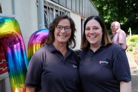 Ines Keller und Johanna Westenburger koordinieren die Demenzangebote der Malteser in Langefeld. Sie sind Ansprechpartnerinnen sowohl für die Gäste als auch für das engagierte ehrenamtliche Team. 