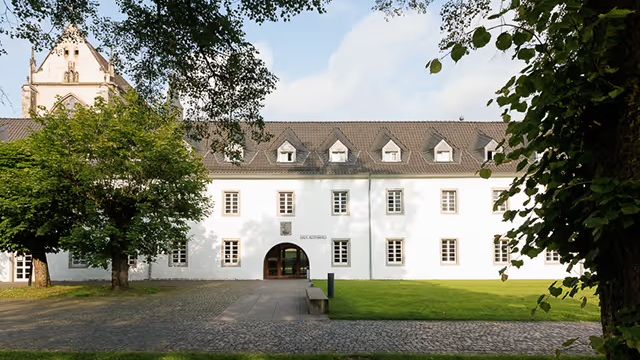 Außenansicht Altenberg von vorne