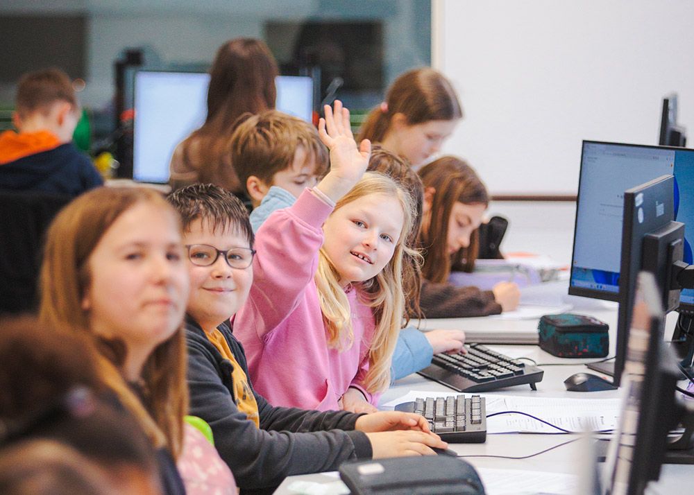 Viele Schülerinnen und Schüler der fünften Klasse haben schon längst Erfahrung mit KI.