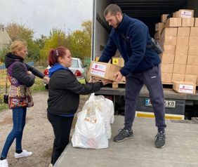 In Vorbereitung auf den Winter haben die Malteser Lebensmittel in der Region Zaporizhzhia verteilt. Foto Malteser Ukraine