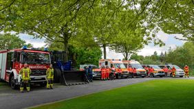 Einsatzfahrzeuge der Hilfsorganisationen