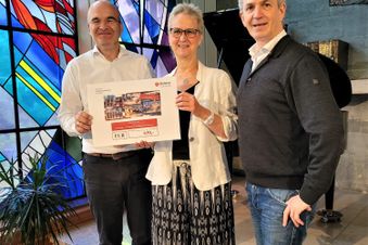 spendenübergabe-marienkonzert-waldkrankenhaus-erlangen