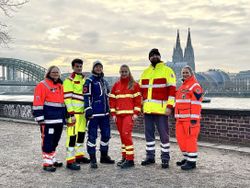 ALAAF – Mer dun et för Kölle: Hand in Hand arbeiten Einsatzkräfte von ASB Köln, DLRG, DRK-Kreisverband Köln, Johanniter, Malteser und THW im Einsatz für die Jecken in Köln.