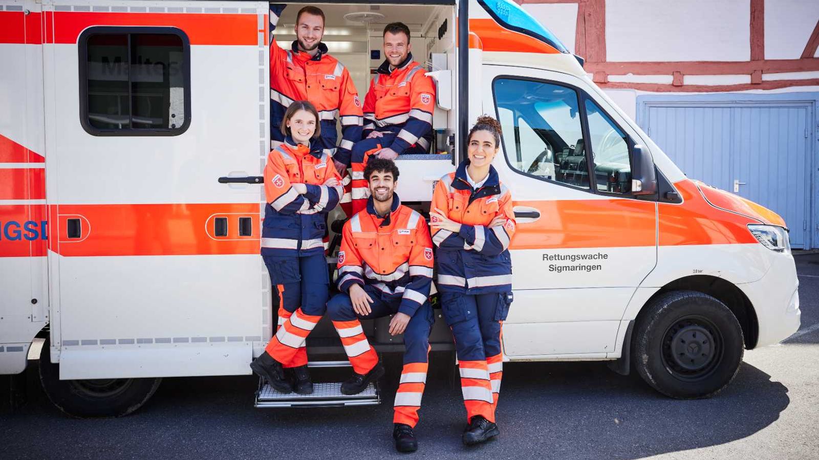 Die Rettungssanitäter Ausbildung qualifiziert, um im Notfall helfen zu können.