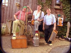 Ein Foto der Rhöner Säuwäntzt. Sie machen Späße. 