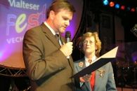 Bundesverdienstkreuz an Elsabeth Freifrau Spiess von Büllesheim durch IM Uwe Schünemann 