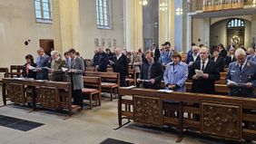 Malteser und Dr. Reiner Haseloff beim Gottesdienst in der Kirche Sankt Sebastian in Magdeburg.