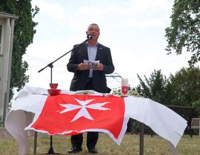 Ein Einblick in das rege und bunte Treiben am vergangenen Samstag rund um das Malteser Zentrum. Geboten wurden afghanischer Tanz, Vorstellung des Besuchs- und Begleitungsdienstes mit Hund, gemeinsame Katastrophenschutz-Übung mit dem THW sowie einen Vortrag zum Thema Patientenverfügung und Co. Fotos: Malteser Fulda/Antonia Sauer