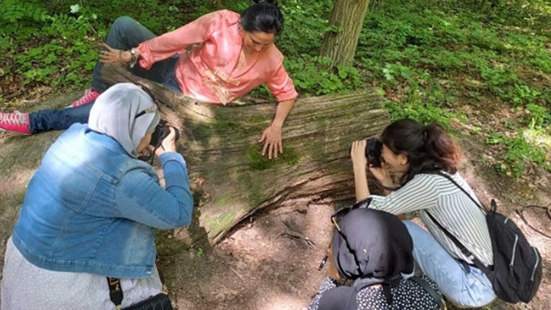 Teilnehmerinnen von „Frauen empowern – Ehrenamt stärken“ beim Fotografiekurs