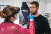 Mit regelmäßigem Testen helfen die Malteser mit, die Corona-Pandemie einzudämmen. Foto: vierfussmedia.com/Malteser