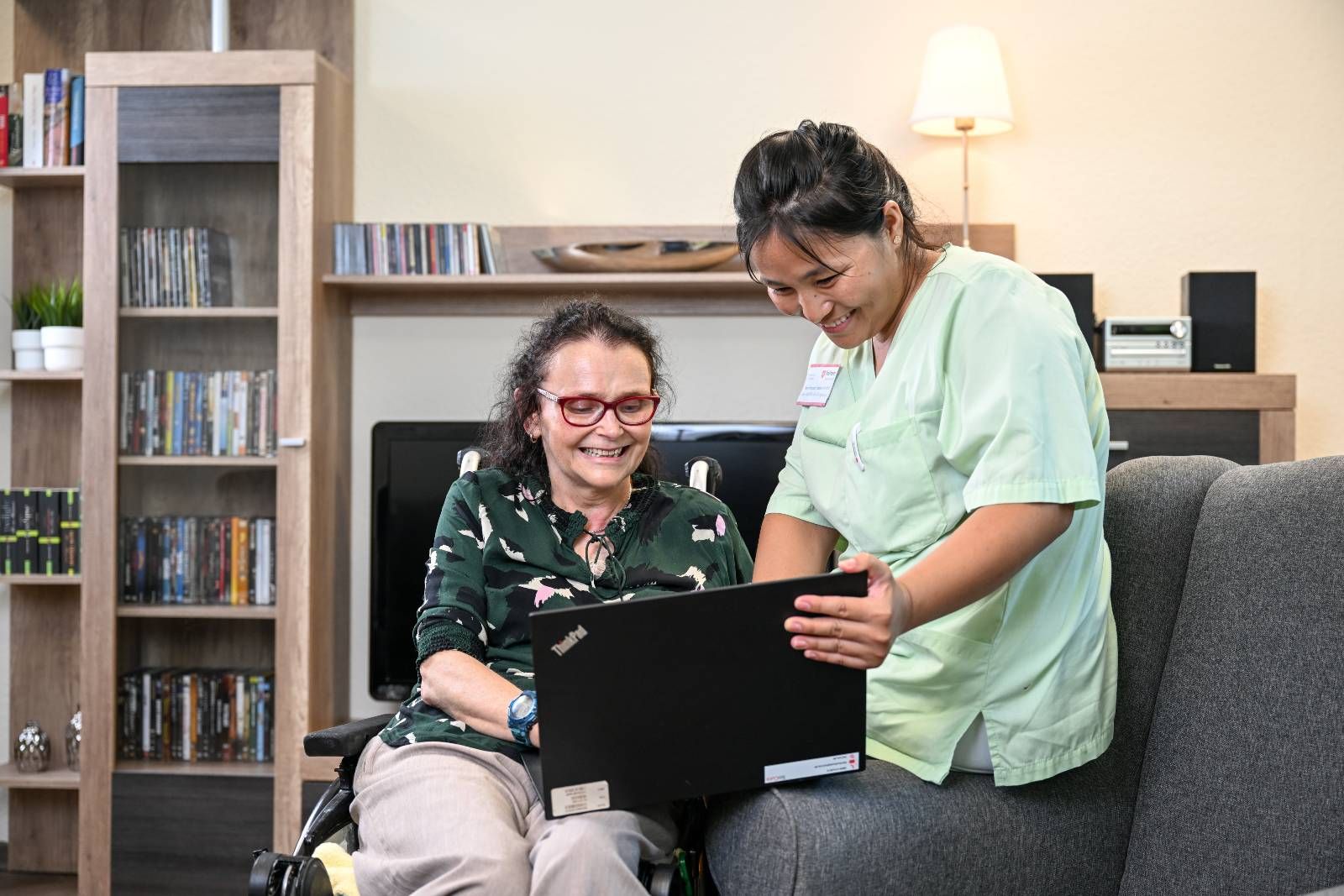 Im Pflegeberuf der ambulanten Pflege findet die Betreuung der Patientinnen und Patienten im heimischen Umfeld statt.