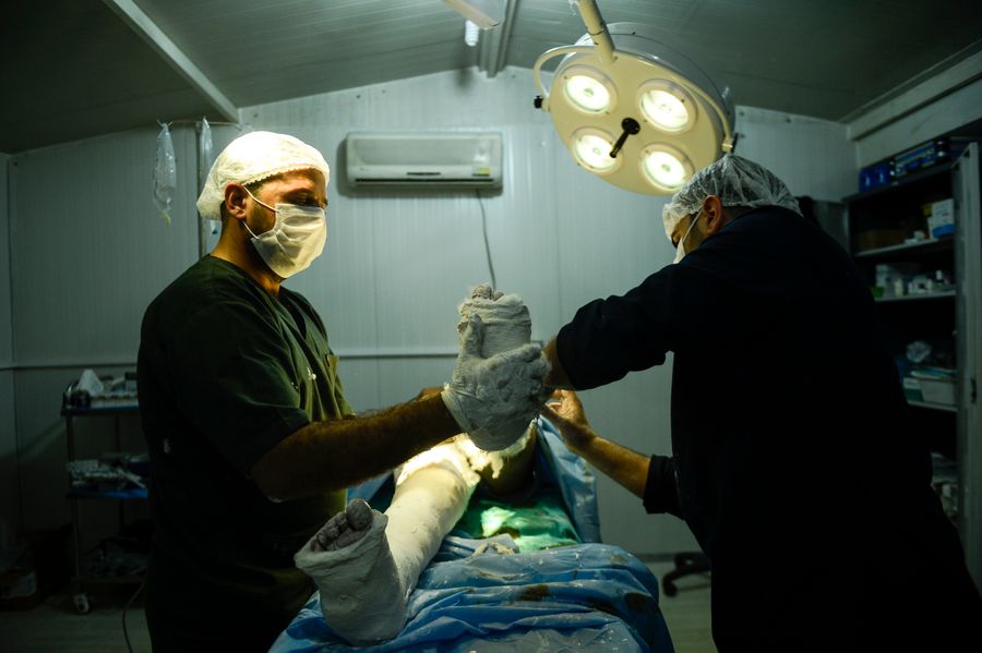 Providing medical care for displaced in Syria. Photo: Malteser International