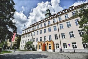 Das Gebäude des Malteser Krankenhaus St. Carolus