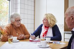 Die Malteser beraten, welche finanziellen und persönlichen Hilfen im Falle einer Demenz-Erkrankung eines Familienmitglieds zur Verfügung stehen. Foto: Malteser