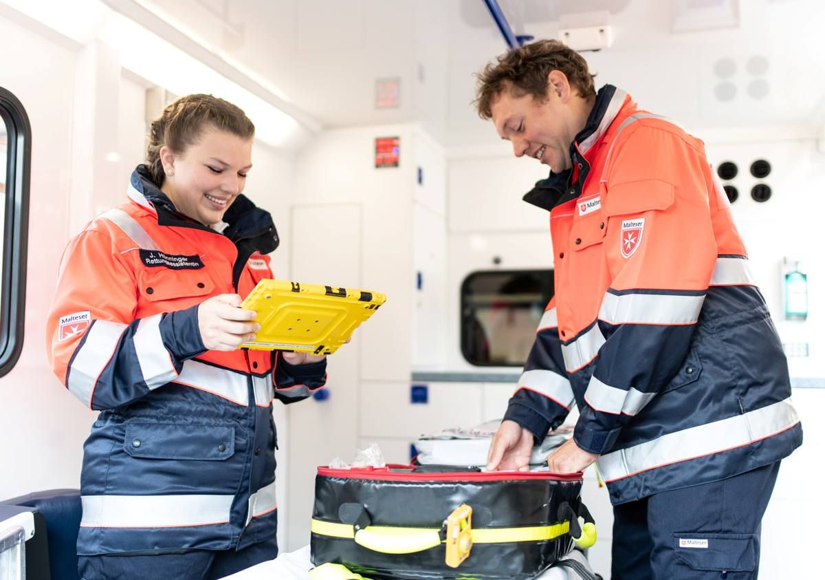 Rettungssanitäter Freiburg im Rettungswagen