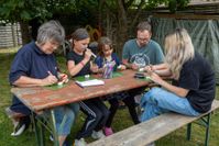 Familie mit Hospizbegleiterin