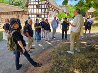 Anschaulich brachte Michael H. Faber den Teilnehmenden im LVR-Freilichtmuseum Kommern vergangene Lebensweisen näher. 
