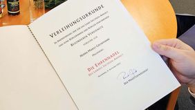 Auszeichnungsurkunde zur Ehrennadel des Landes Sachsen-Anhalt für Mario Großmann