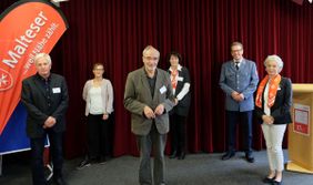 V.l.n.r.: Das neue ehrenamtliche Leitungsteam der MMM Köln Dr. Heinrich Flammang und Dr. Imke Kreuzer; der scheidende ärztliche Leiter Dr. Herbert Breker mit Andrea Ferger-Heiter, Stadtgeschäftsführerin für das Soziale Ehrenamt der Malteser in der Stadt Köln; Isabella von Wrede, ehrenamtliche Projektleiterin der MMM Köln und Martin Rösler, Geschäftsführer der Malteser im Erzbistum Köln. Fotos: Malteser 