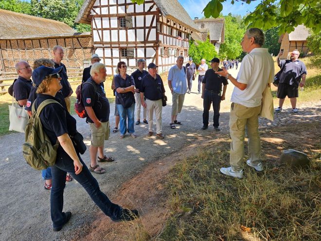 Anschaulich brachte Michael H. Faber den Teilnehmenden im LVR-Freilichtmuseum Kommern vergangene Lebensweisen näher. 
