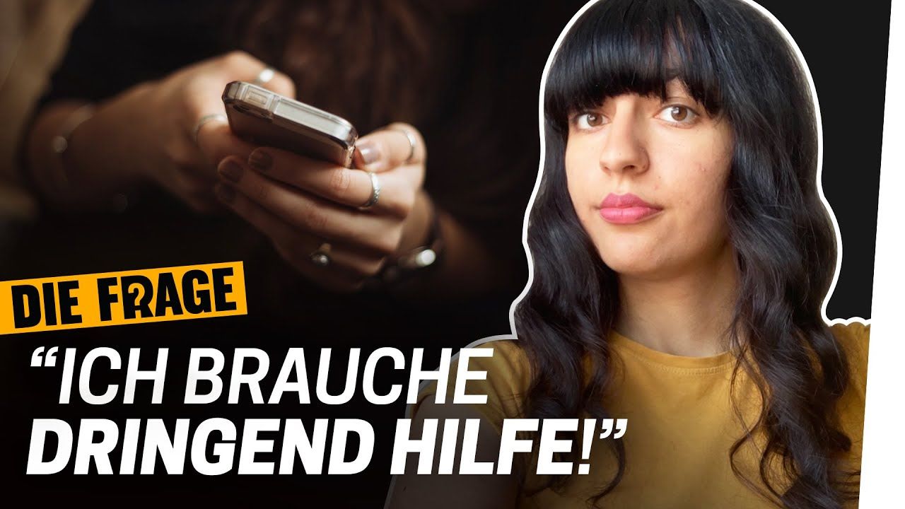 Eine Person hält ein Handy und überlegt sich: "Ich brauche dringend Hilfe!".