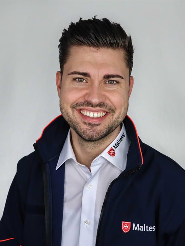Das Management der Fahrerinnen und Fahrer im Behindertenfahrdienst und im Pflegedienst gehört zu den Aufgaben von Sebastian Ernst, Fahrdienstleiter für Unterfranken bei den Maltesern.