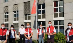 Wechselnde Teams zur Gewinnung neuer Fördermitglieder informieren an verschiedenen Standorten über unsere Malteserdienste und Projekte. Foto: Malteser Köln
