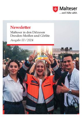 Titelseite des Malteser-Newsletters III/2024 mit drei lächelnden Helfer*innen in Einsatzkleidung vor Veranstaltungs-Hintergrund und Malteser-Logo.