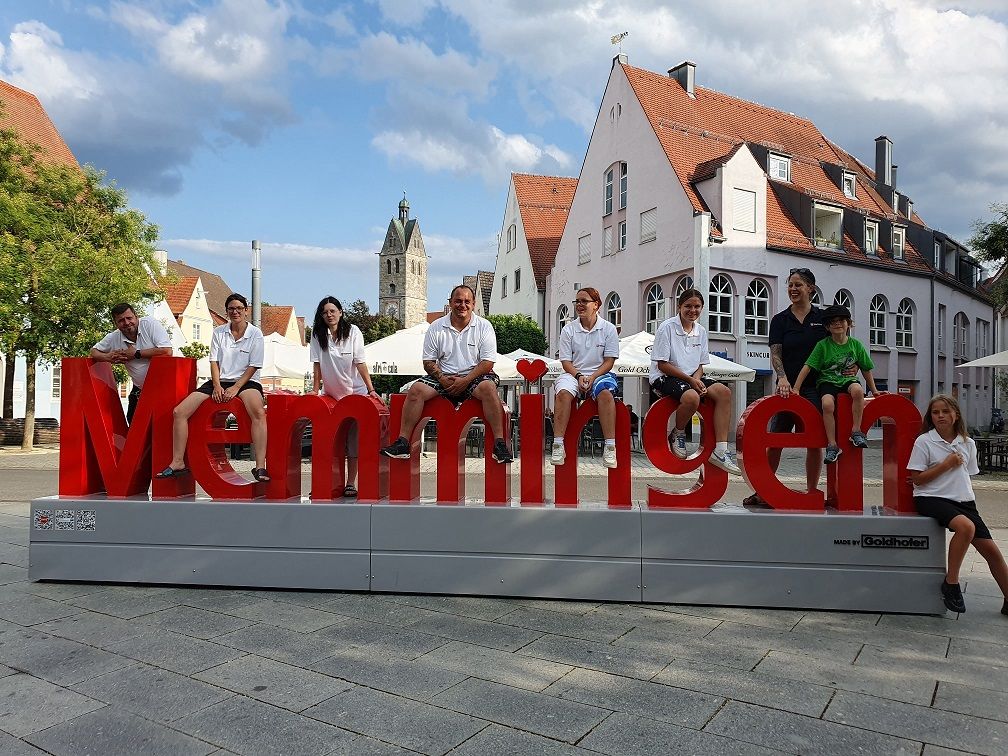 Menschen mit den Buchstaben Memmingen