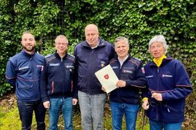 eine gruppe von maltesern im hauptamt und ehrenamt