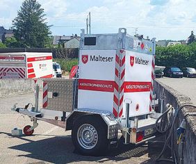 Tankanhänger mit der Aufschrift: Malteser Katastrophenschutz